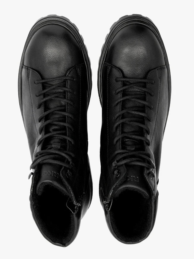 Black men's sneakers with decorative stitching