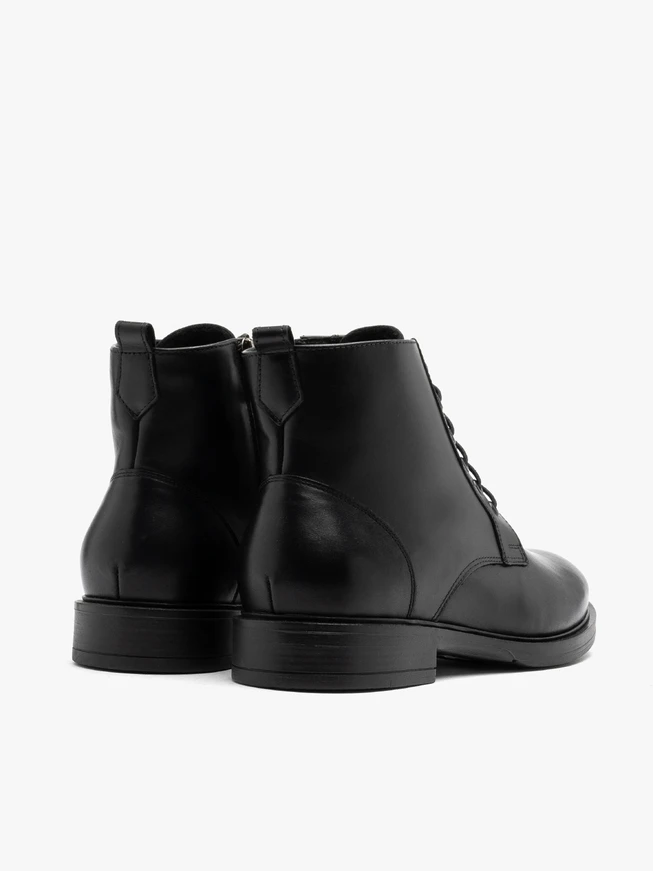 Klassische schwarze Herrenstiefel