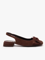 Braune absatzlose Pumps mit Schleife