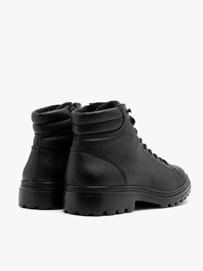 Black men’s boots with decorative stitching