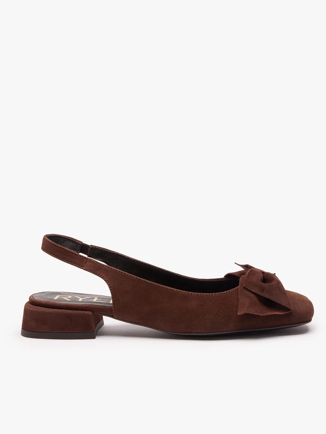 Braune absatzlose Pumps mit Schleife