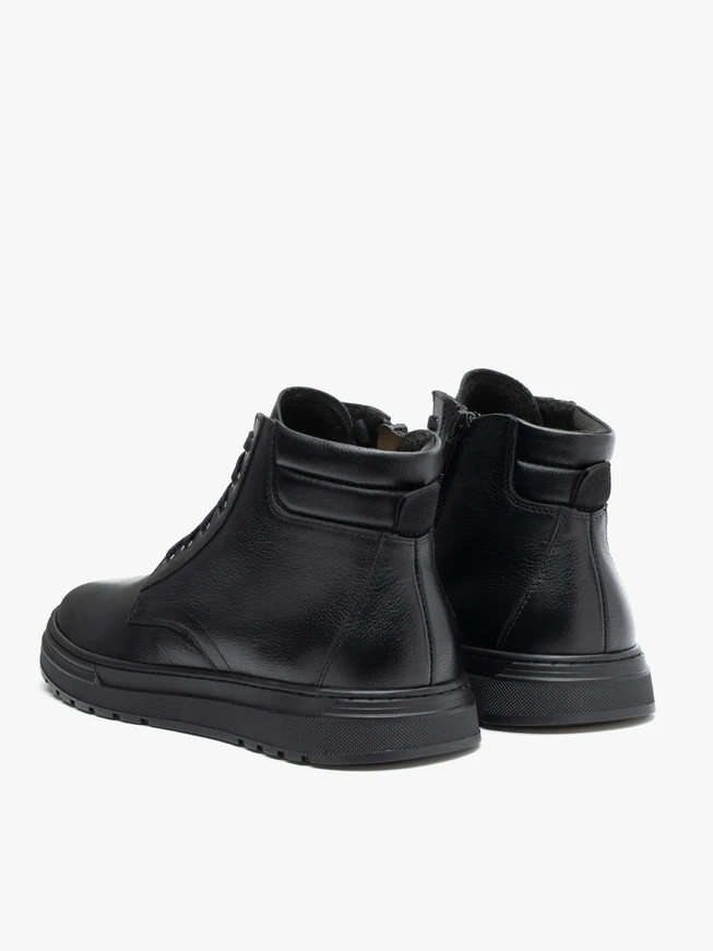 Schwarze klassische Stiefel