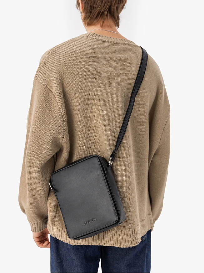 Schwarze kleine Männertasche
