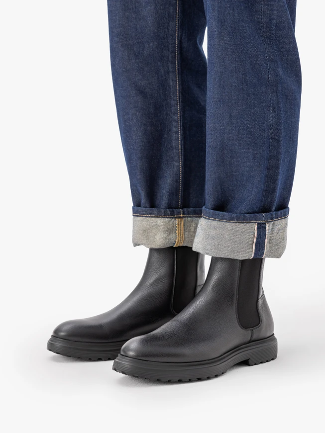 Black men’s Chelsea boots with light treaded sole