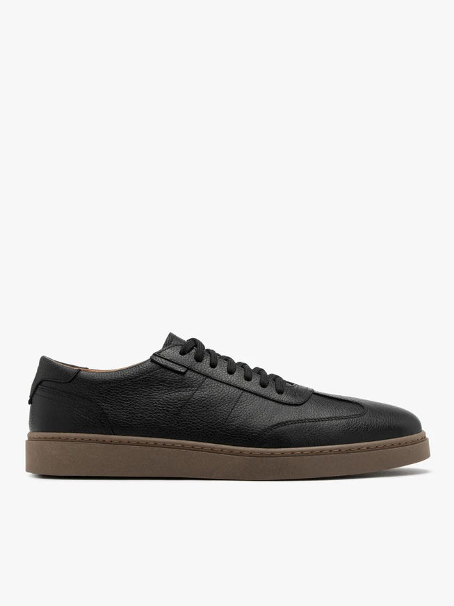 Schwarze Herren-Turnschuhe im sportlichen Stil