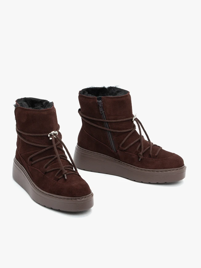 Maroon lace-up platform snow boots