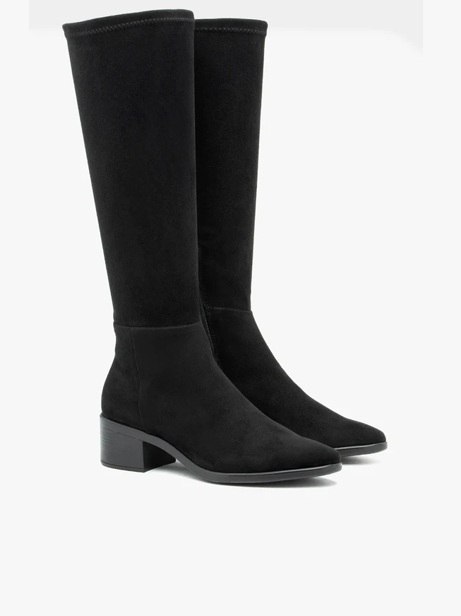 Women’s black boots