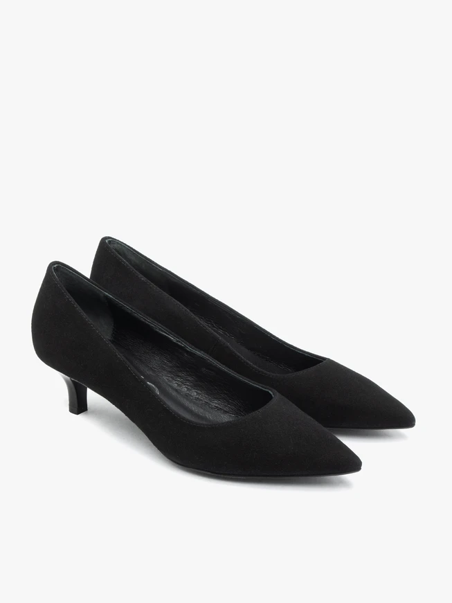 Schwarze Entenschwanz-Pumps aus Veloursleder