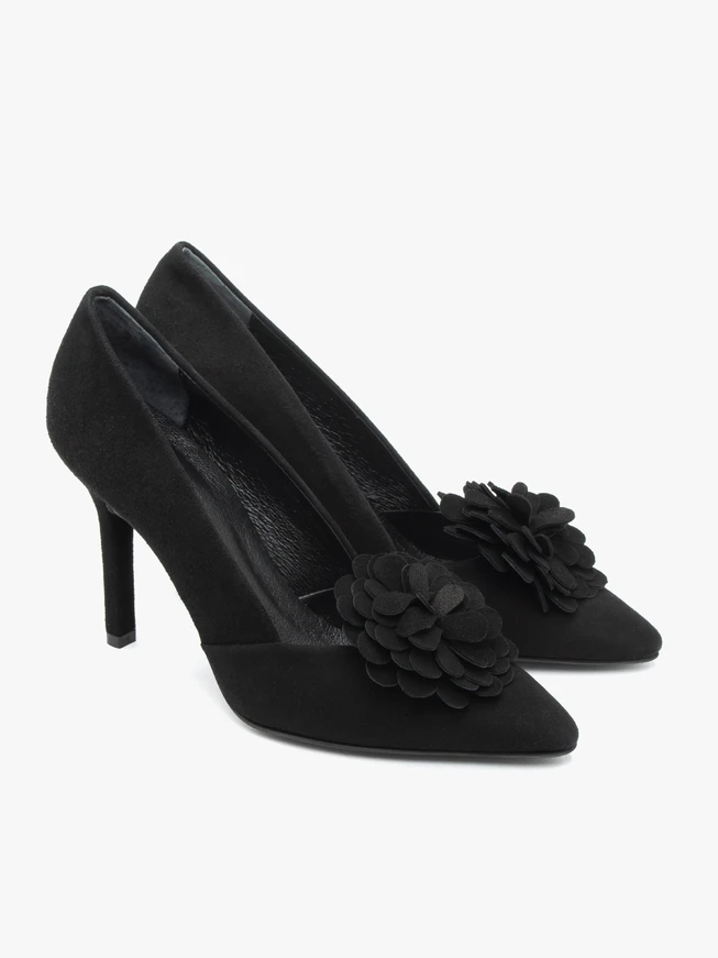 Schwarze Pumps mit Blumen-Absatz
