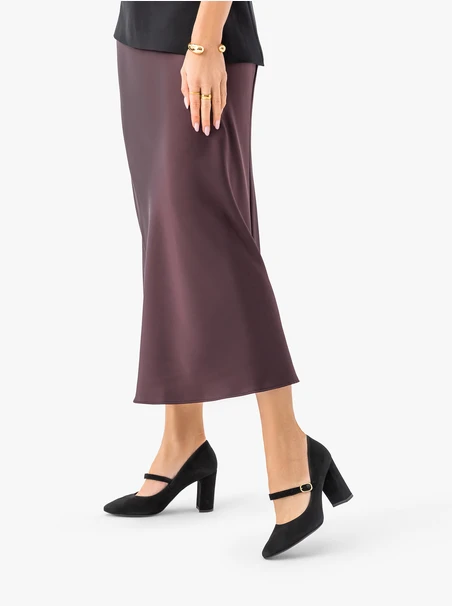 Schwarze Stiletto-Pumps mit Riemen