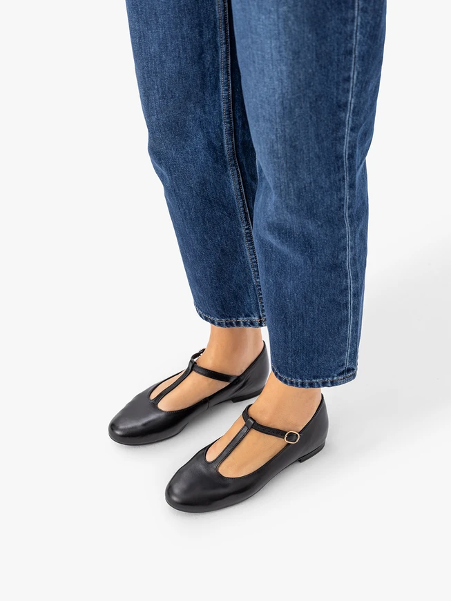 Schwarze T-Bar Vollnarbenleder Ballerinas