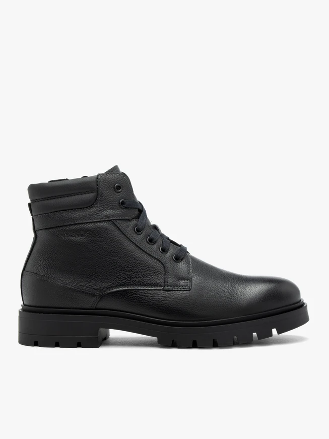 Schwarze isolierte Stiefel