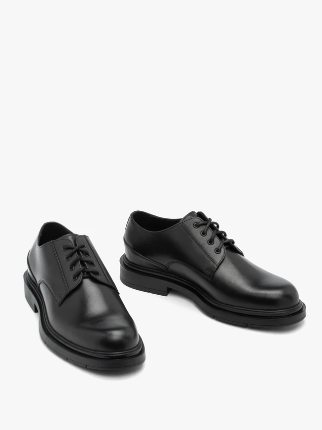 Schwarze Freizeithalbschuhe aus genarbtem Leder