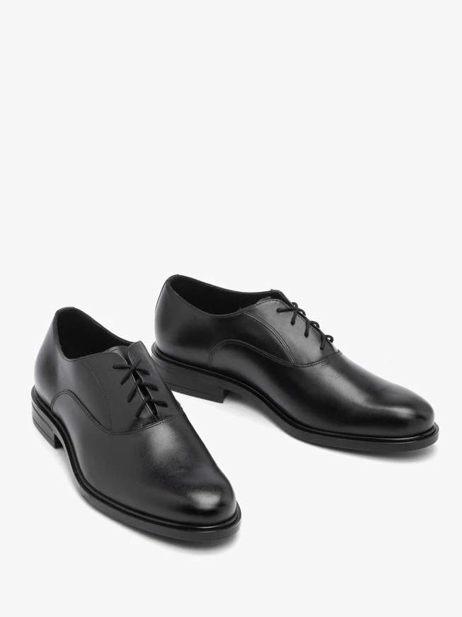 Schwarze elegante Oxford-Schuhe für Männer