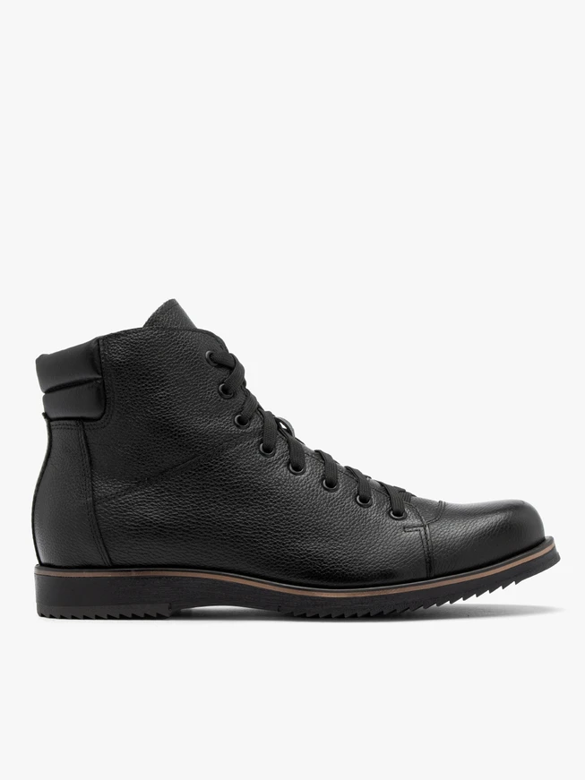 Black men’s boots with beige-welt sole