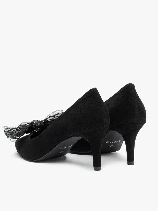Schwarze Pumps mit abnehmbarer Schleife