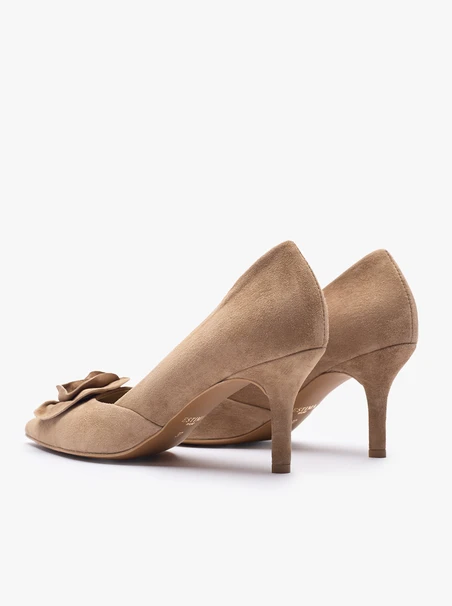 Hellbraune Blumen-Stiletto-Pumps
