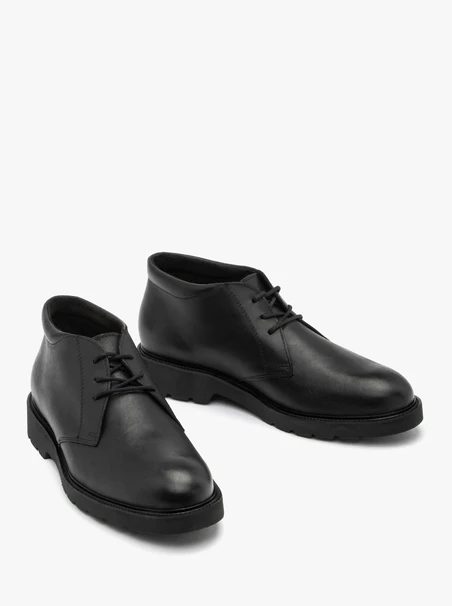 Black men’s Chukka boots
