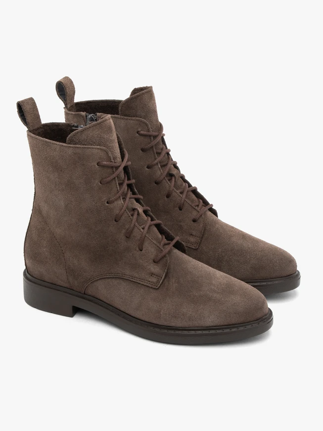 Braune Velourslederstiefel