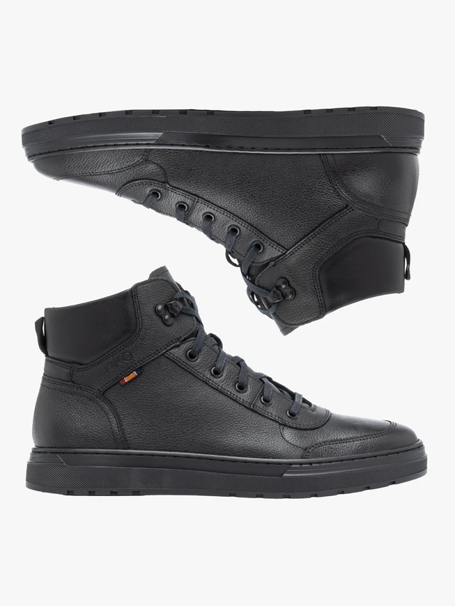 Schwarze isolierte Stiefel