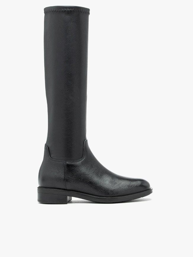 Schwarze Gummistiefel mit schmalem Schaft