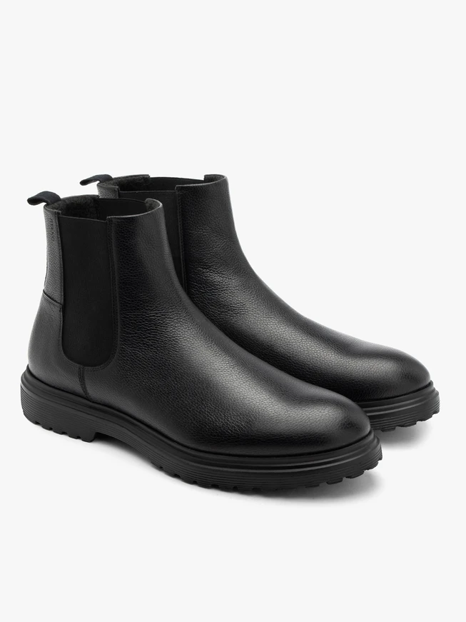 Black men’s Chelsea boots with light treaded sole