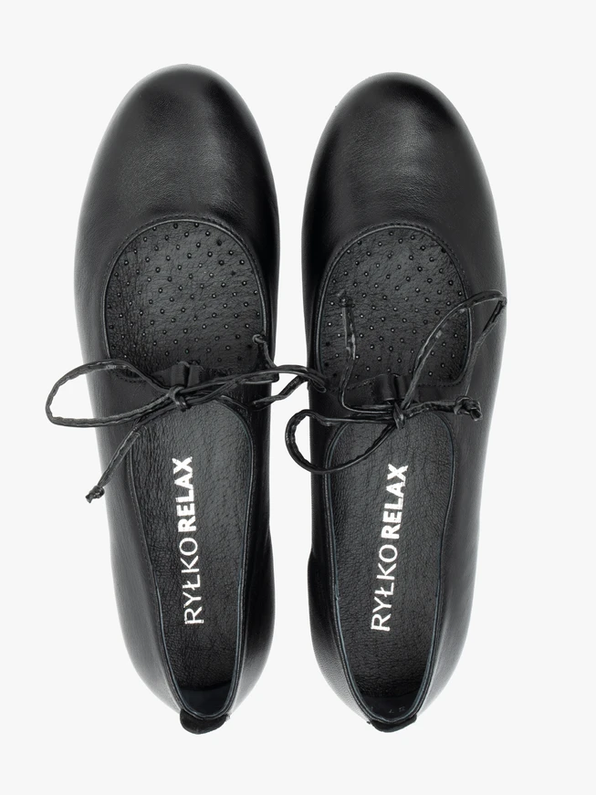 Schwarze Ballerinas mit Schnürung