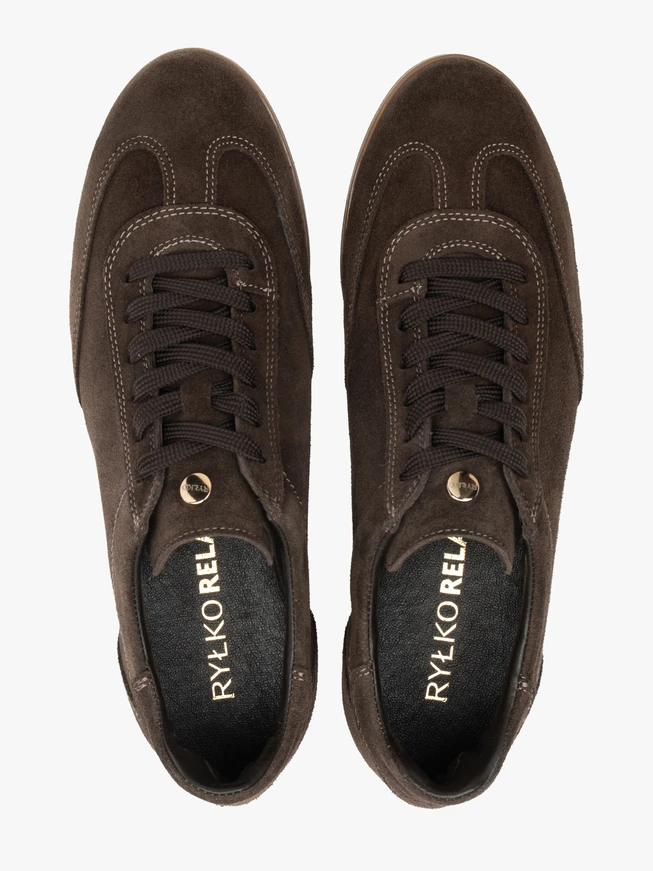 Sporthalbschuhe aus Veloursleder in Schokolade