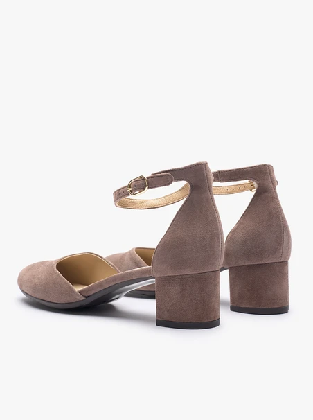 Pumps aus grau-braunem Veloursleder