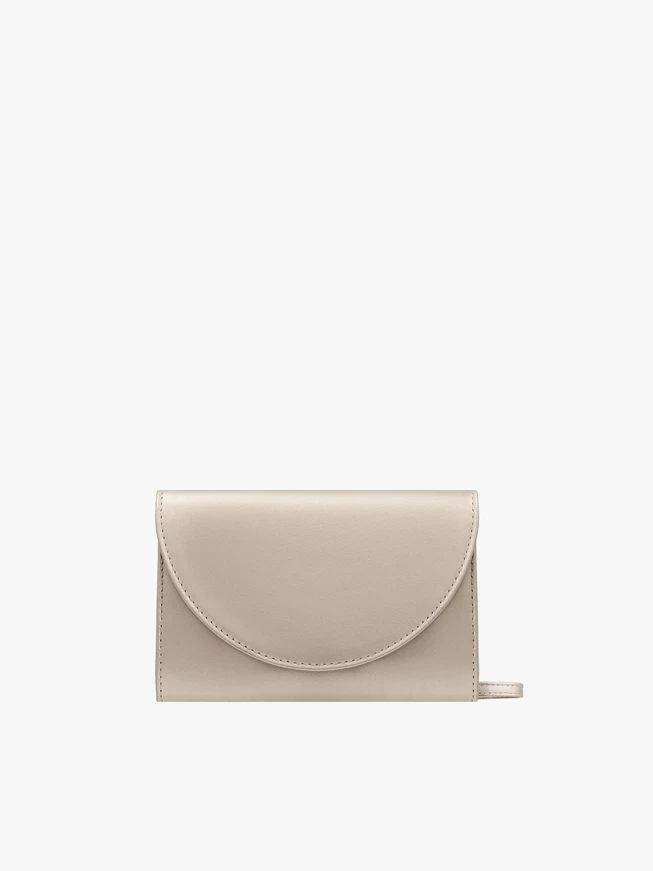 Platinfarbene Leder-Clutch-Tasche mit Kette