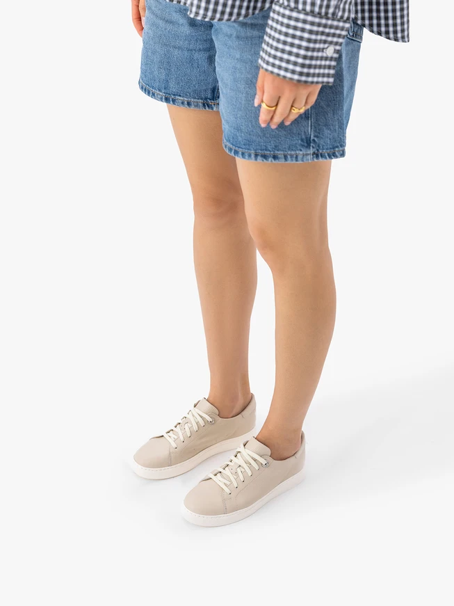 Beżowe sneakersy ze skóry licowej