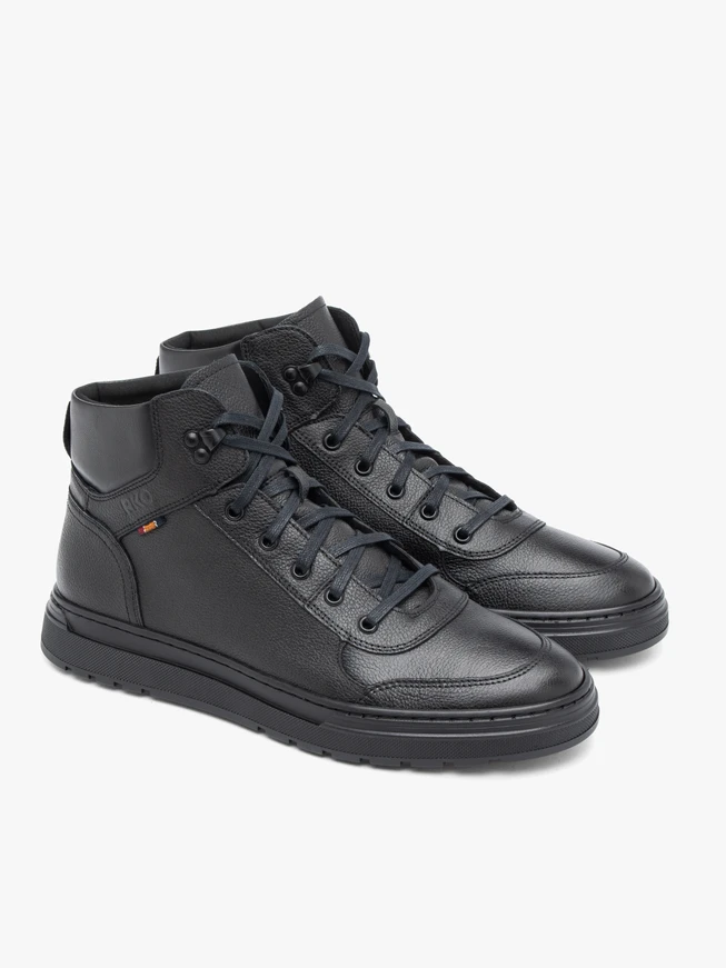 Schwarze isolierte Stiefel