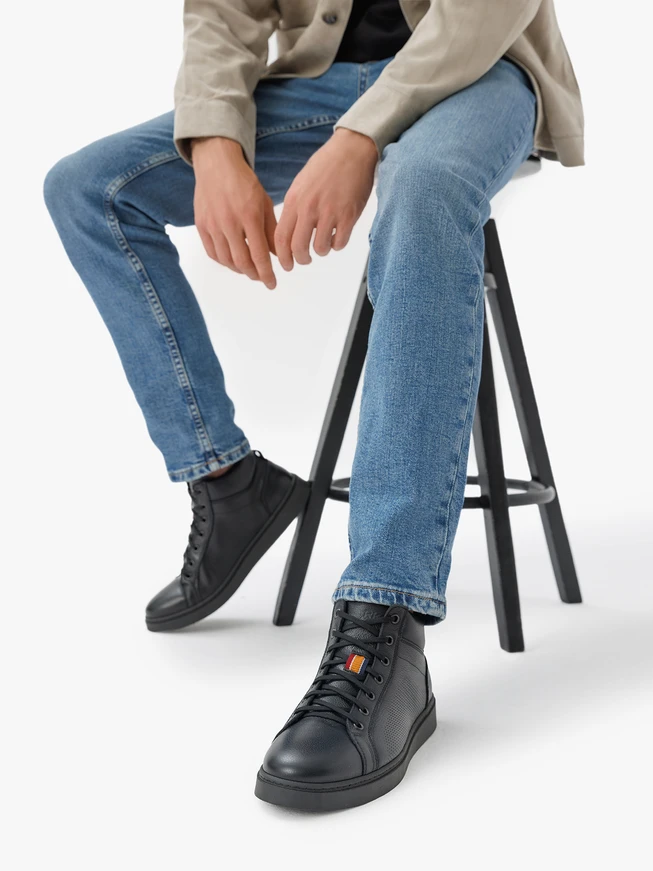 Schwarze nicht isolierte Stiefel