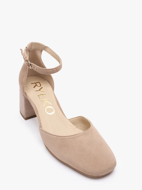 Beigefarbene Slingback-Pumps ohne Absatz