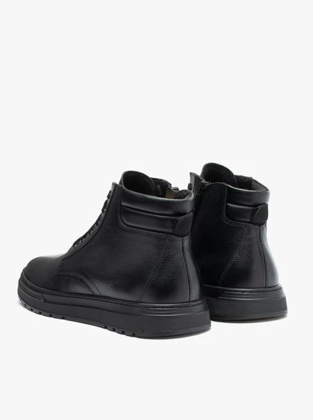 Schwarze klassische Stiefel