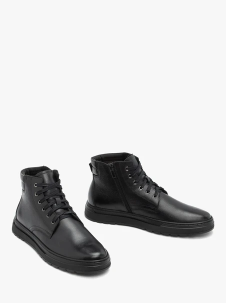 Schwarze klassische Stiefel