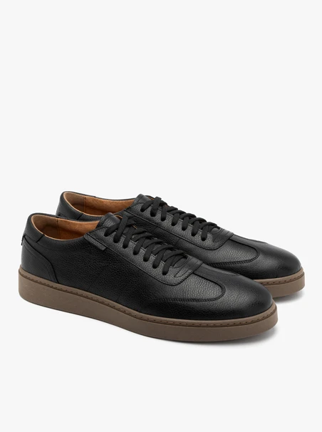 Schwarze Herren-Turnschuhe im sportlichen Stil