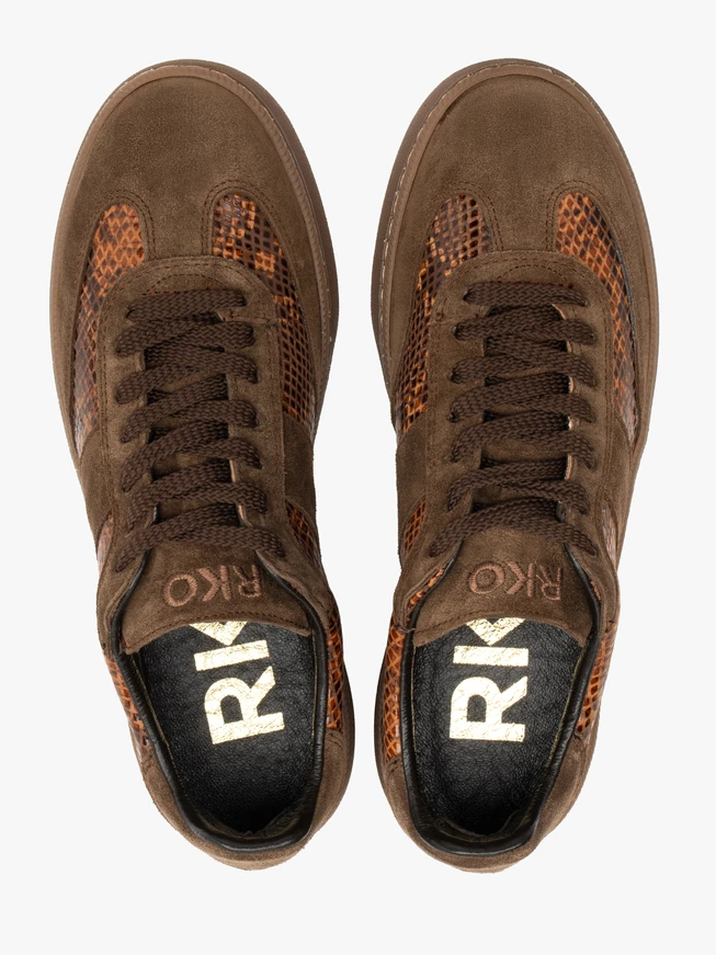 Braune Sporthalbschuhe