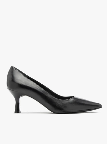 Schwarze Pumps mit lackiertem Stilettoabsatz