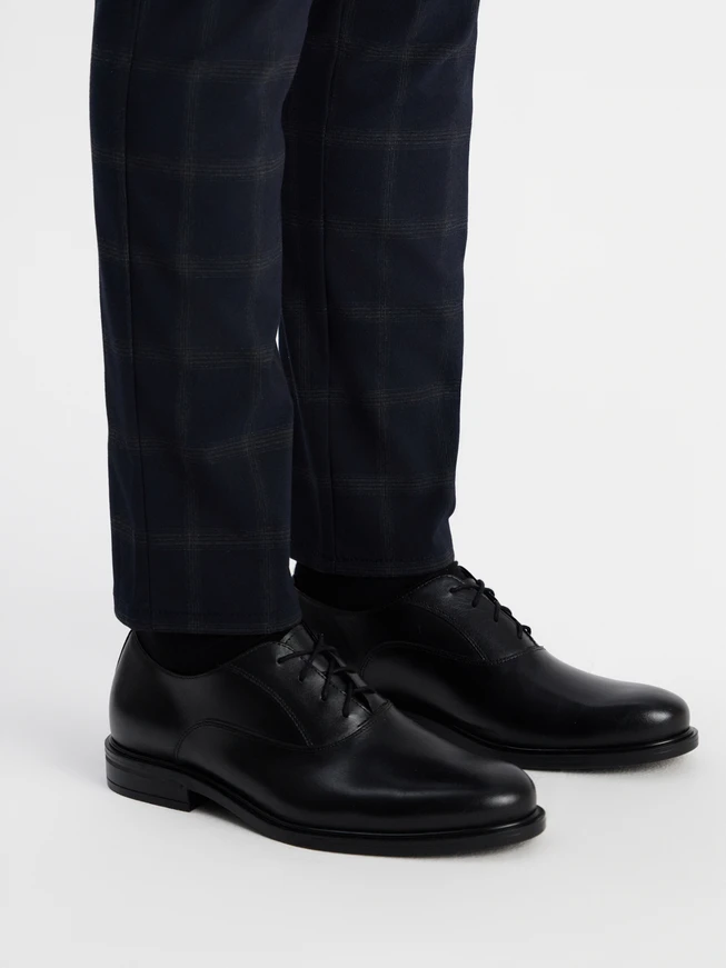 Schwarze elegante Oxford-Schuhe für Männer