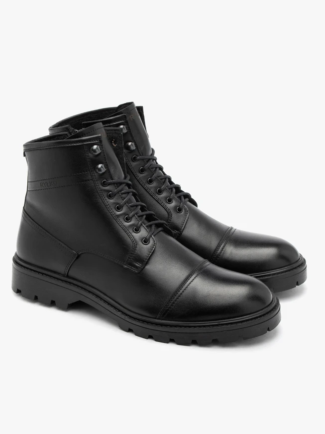 Schwarze Männerturnschuhe mit Traktorboden