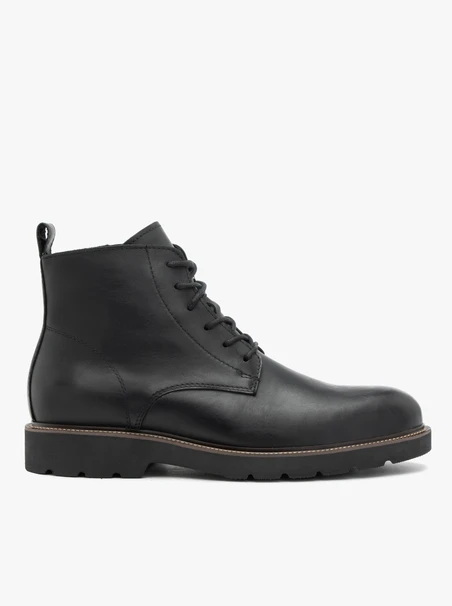 Schwarz genarbte Lederstiefel