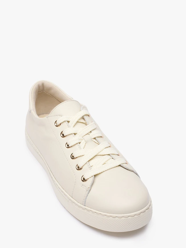 Białe sneakersy ze skóry licowej