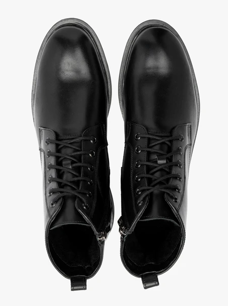 Klassische schwarze Herrenstiefel