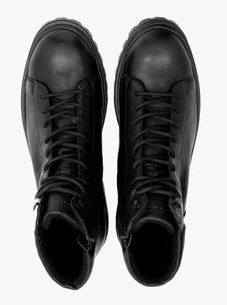 Schwarze Herrenstiefel mit Ziernähten