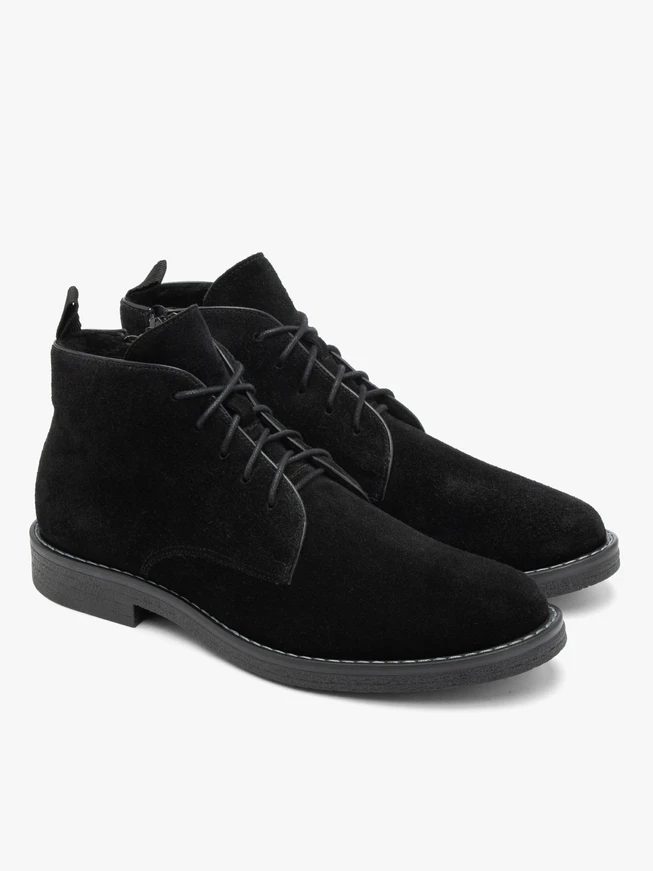 Herrenstiefel aus Veloursleder mit gerade geschnittenem Schaft