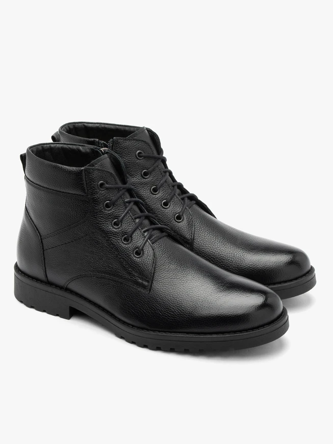 Black lace-up men’s boots