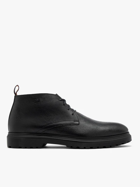 Black short men’s lace-up boots with light sole