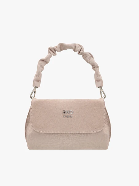 Jasnoróżowa torebka flap bag