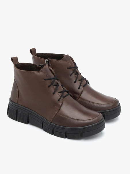 Braune Stiefel mit Fleece-Isolierung